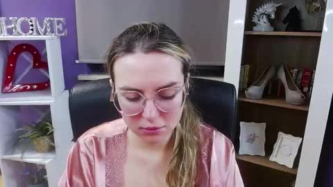 Z O E Y online show from January 9, 6:07 am