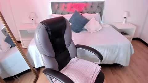 blair_red_ online show from September 25, 12:15 pm