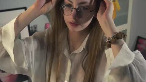  LiLy online show from October 3, 3:17 pm