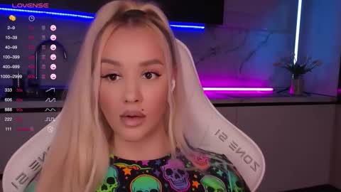 Lana online show from October 6, 9:15 am