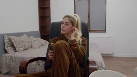 blonde4pasion online show from December 10, 6:54 am