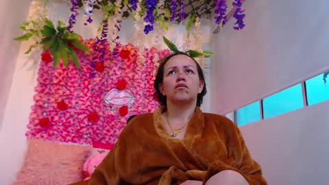 blonde_squirt_ online show from December 20, 7:07 pm