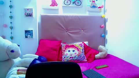 blonde_squirt_ online show from December 7, 6:48 pm