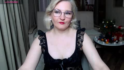 Blonde woman X online show from December 21, 5:07 pm