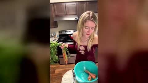 blondebunny999 online show from February 20, 9:59 pm