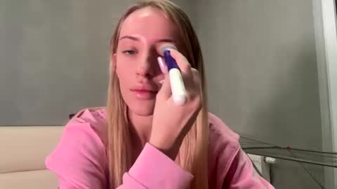 Viktoriia online show from December 20, 2:27 pm