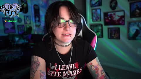 Blue online show from December 16, 1:42 am