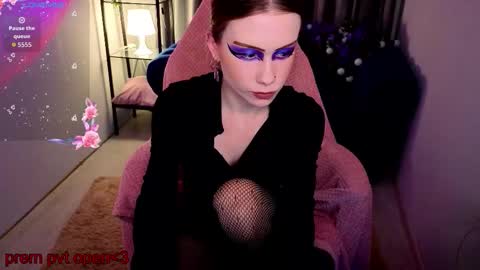 Karen online show from November 22, 8:33 pm