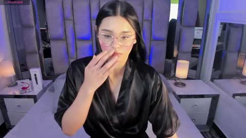 bonet_iris online show from April 14, 7:25 pm