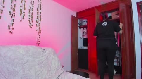 Bonnie Help me reach 500 likes online show from January 19, 11:21 pm