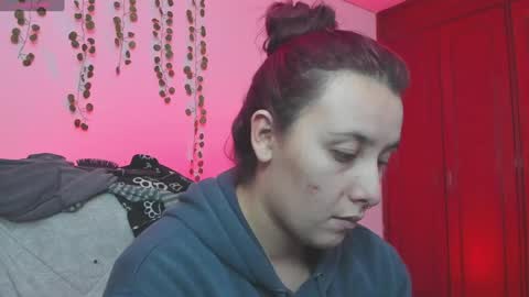 Bonnie Help me reach 500 likes online show from December 6, 12:34 am