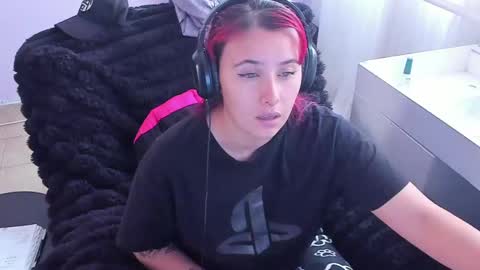 Bonnie Help me reach 500 likes online show from October 10, 5:18 pm