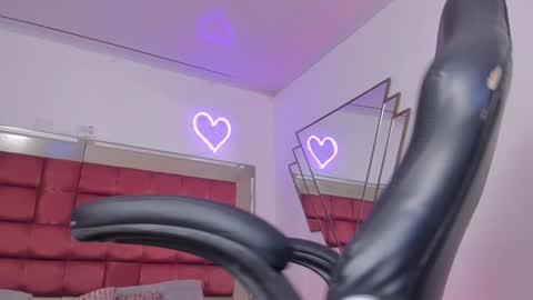   online show from January 30, 11:33 am