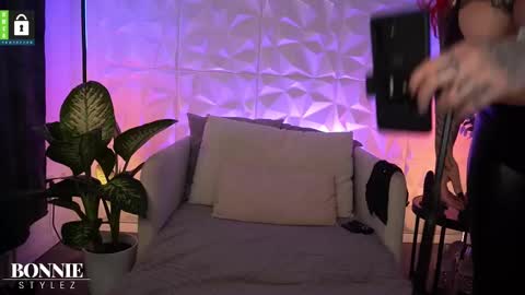 Bonnie Stylez online show from September 23, 7:56 pm