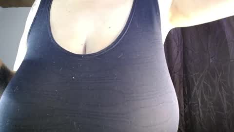 KIM     online show from April 10, 10:49 pm