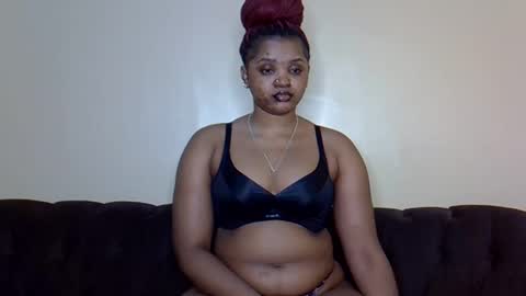 Snapshot of bootieshakess chatting on February 1, 10:37 am bootieshakess online show from February 1, 10:37 am