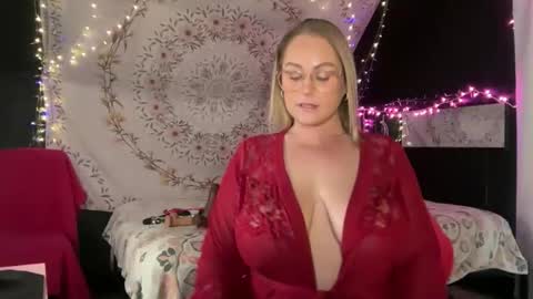 BossMom online show from February 18, 5:01 pm