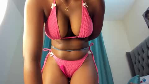 bouncy_booty677 online show from October 11, 9:39 pm