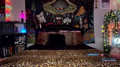 Snapshot of boysdroollx chatting on December 16, 6:53 am Puddin online show from December 16, 6:53 am