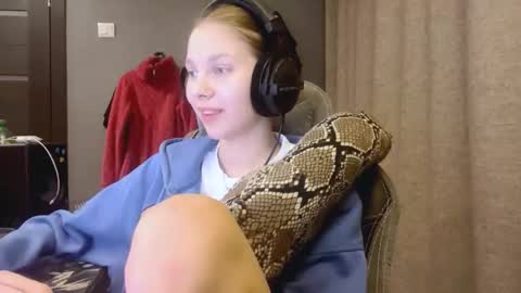 Alice online show from November 4, 4:23 pm