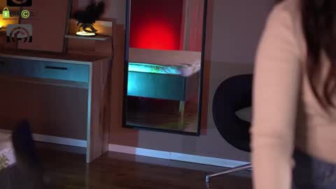 Leah online show from September 19, 4:55 am