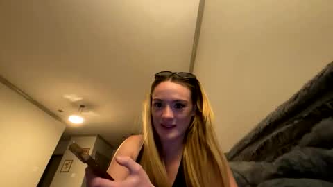 breezybabyy00 online show from November 27, 4:48 am