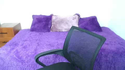 Snapshot of brendasantos_77 chatting on October 22, 4:56 pm brendasantos_77 online show from October 22, 4:56 pm