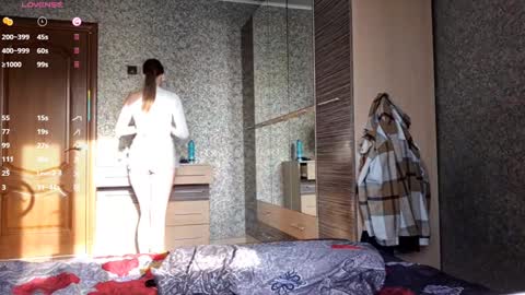 Mia   online show from February 5, 9:45 am