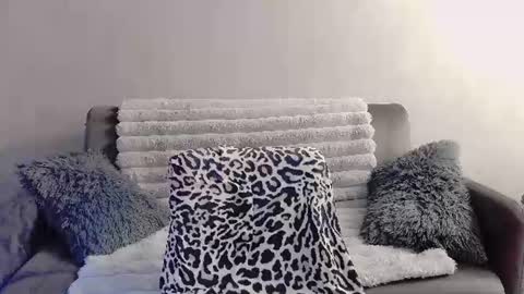 bri_fox online show from June 17, 9:05 pm