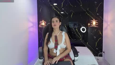 Manuela online show from June 12, 4:53 am