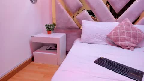 Brianna  online show from November 30, 9:08 pm