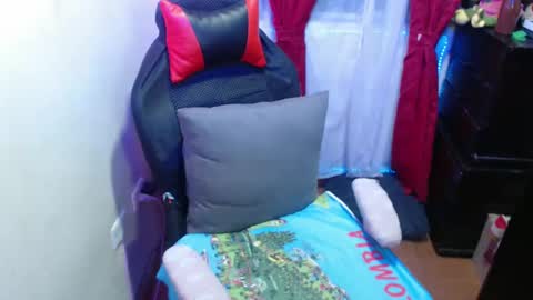 scarleth    follow mee 3 kis online show from February 5, 1:58 am