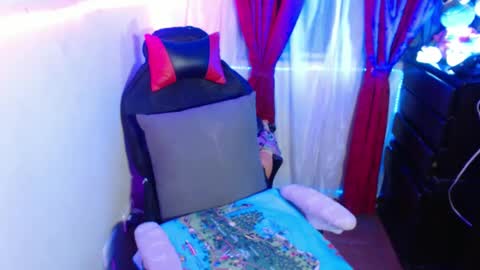 scarleth    follow mee 3 kis online show from December 18, 12:21 am