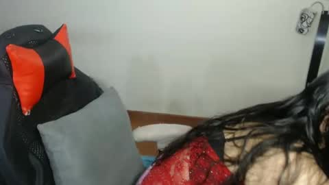 scarleth    follow mee 3 kis online show from October 4, 2:17 am