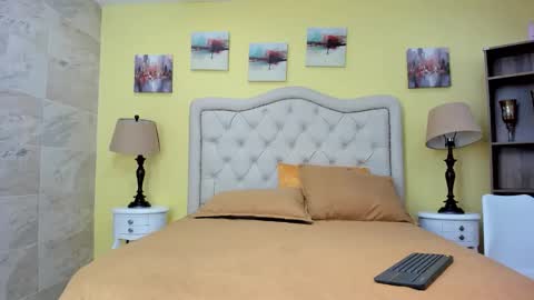 Birttany  online show from November 28, 9:07 pm