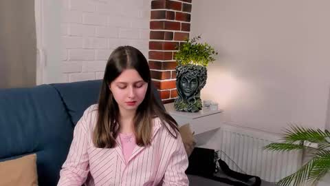 brittpobre online show from December 2, 7:27 pm