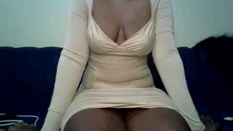 Snapshot of brownebonyagain chatting on October 15, 4:37 am bella online show from October 15, 4:37 am