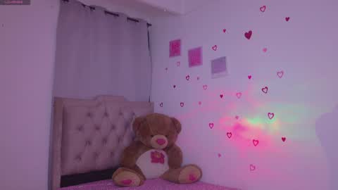 SARAH  online show from April 18, 12:57 am