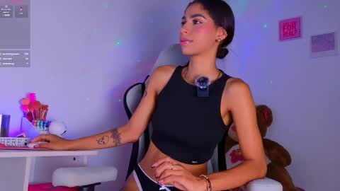 SARAH  online show from November 4, 6:51 am