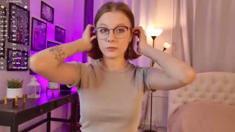 Alice online show from October 4, 8:13 pm