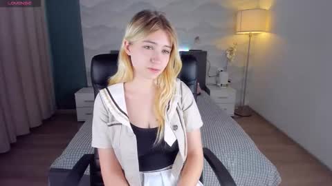 Snapshot of bunny_blondie chatting on October 14, 10:40 am bunny_blondie online show from October 14, 10:40 am
