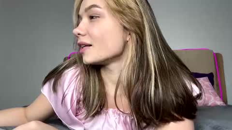 Snapshot of bunny_bonny chatting on February 11, 10:28 pm Alice online show from February 11, 10:28 pm