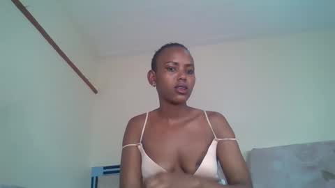 bunnydiva_ online show from October 4, 9:15 am