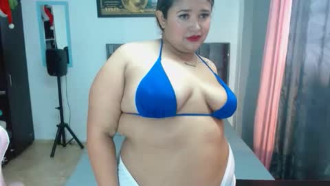 busty juicyy online show from December 19, 1:14 pm