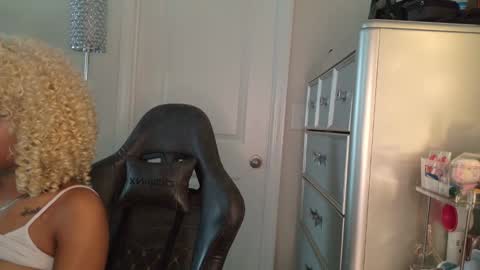 butterfly booty online show from December 21, 4:00 pm