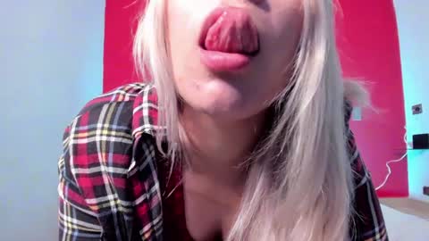     online show from December 8, 1:25 pm