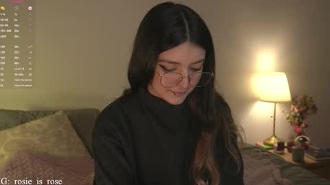 Snapshot of call_me_rosie chatting on October 1, 4:39 am   online show from October 1, 4:39 am