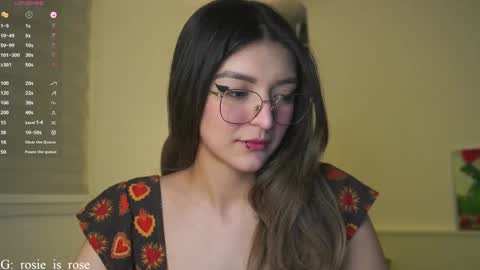 Snapshot of call_me_rosie chatting on December 23, 11:06 pm   online show from December 23, 11:06 pm