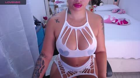   online show from February 3, 12:25 pm