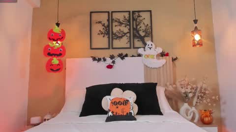 camila_bustamante_ online show from October 28, 4:35 pm